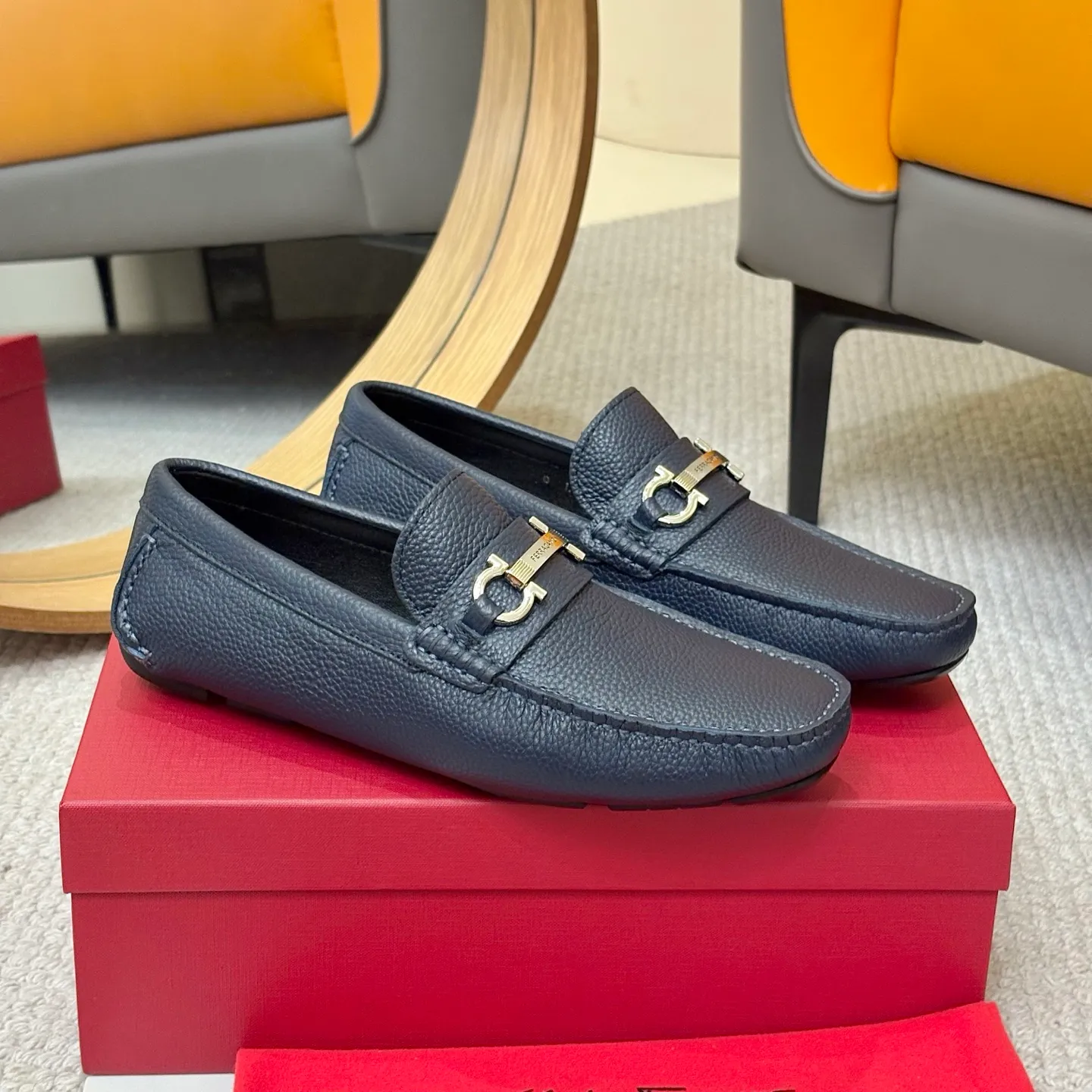 Men's men's shoes 💰420 (Yangli) Ferragamo 〰Ferragamo 2⃣️0⃣️2⃣️5️⃣ New series 👊🏻 Upper 🇮🇹 Italian imported calfskin, original outsole molding. Water-dyed sheepskin lining. The identity of every successful man is set off, and the upper and lower shoes are elegant and stable🚶🏻🚶🏻The high-end custom counter original replica is an eternal classic🔍️Number of codes: 38-46 with counter packaging